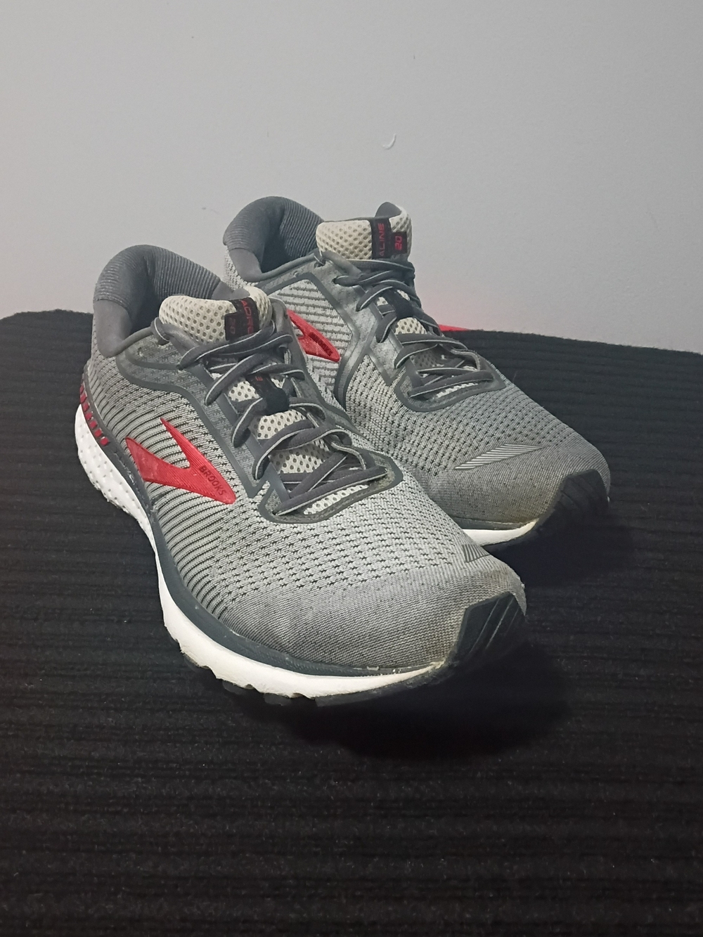Brooks Men's Gray and Red Running Shoes - Performance Trainer Sz 15